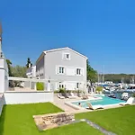Ribarska Koliba 4* Póla
