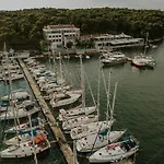 Ribarska Koliba Apartmanhotel 4*