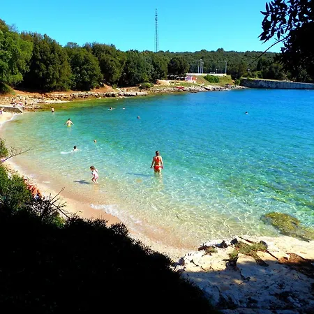 Ribarska Koliba 아파트호텔 풀라