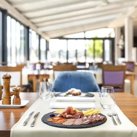 Ribarska Koliba Ξενοδοχείο με διαμερίσματα 4*