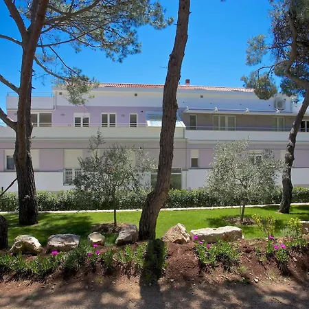 Ξενοδοχείο με διαμερίσματα Ribarska Koliba 4*