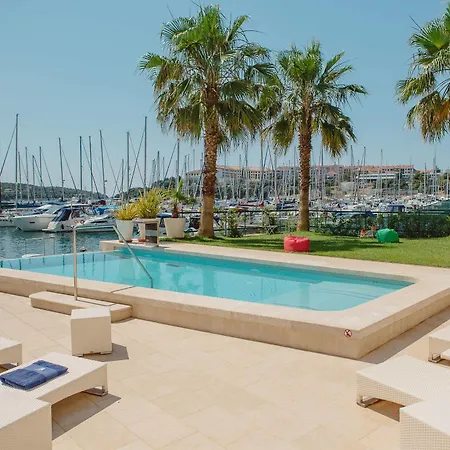 Ribarska Koliba Ξενοδοχείο με διαμερίσματα 4*