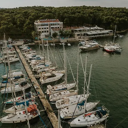 Ribarska Koliba Апарт-отель 4*